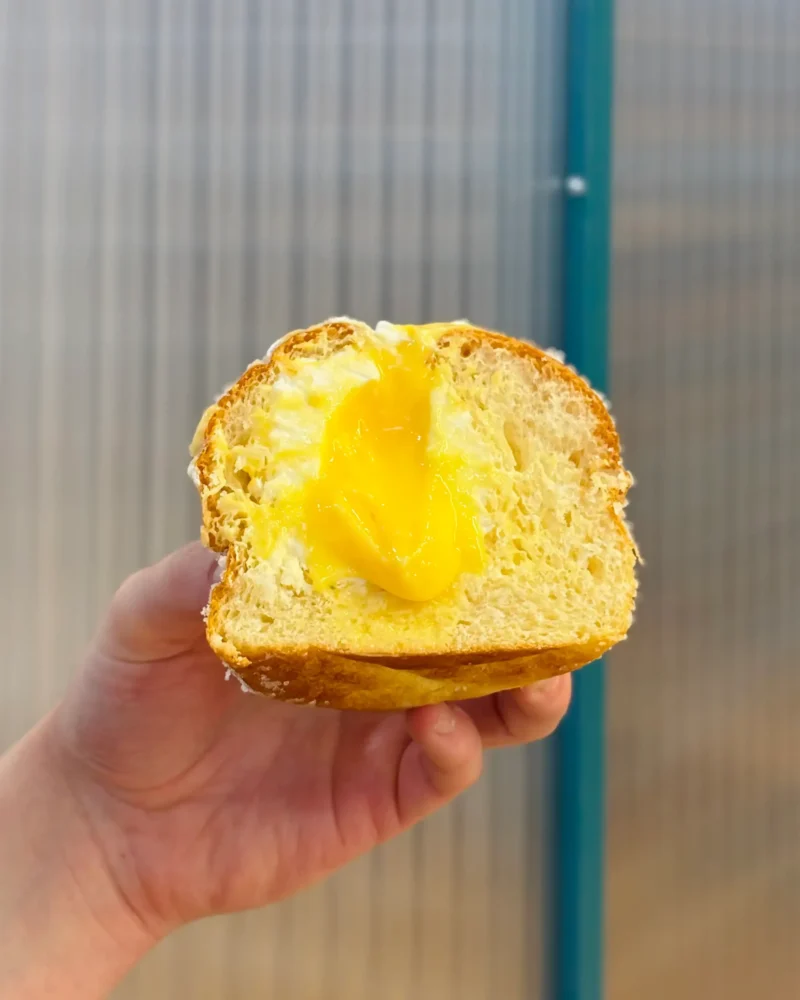 Brioche relleno de limón y mascarpone